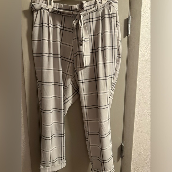 Torrid grey plaid trousers with a tie belt - Picture 1 of 3